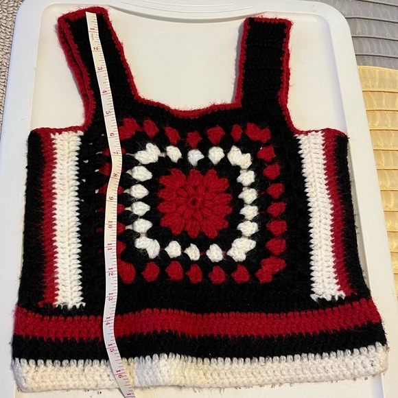 Vintage 1970’s Hand Crafted Cropped Top Crochet Tank Red Black White - Picture 10 of 16